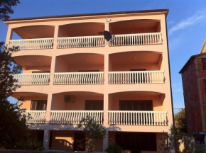  Apartments Bernarda 1  Нин